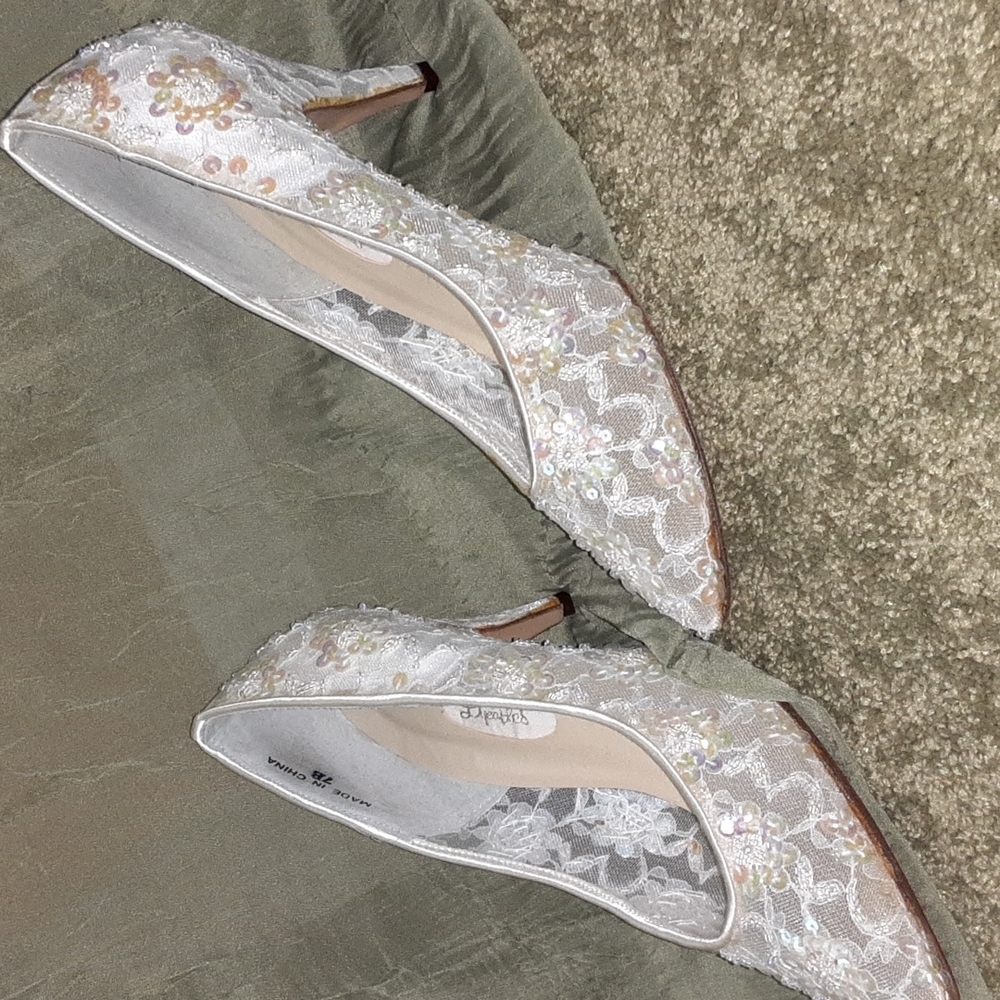 White lace and sequins size 7 pumps.